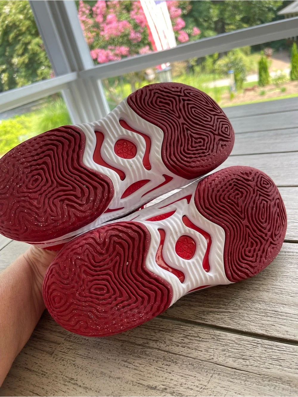Nike Cosmic Unity 3 TB Red and White Athletic Sneakers Youth Size 6 (38.5)
